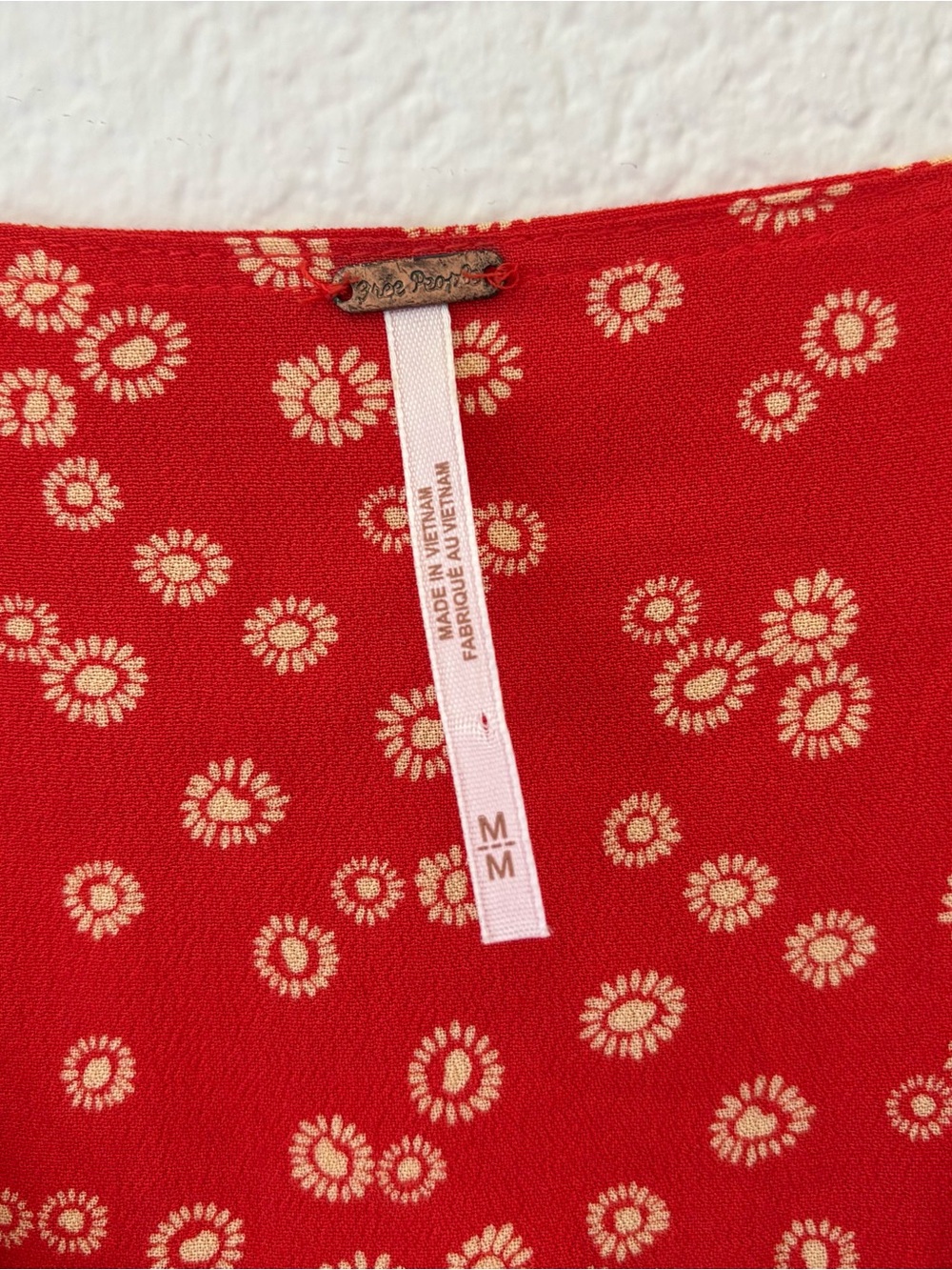 Free People lady bohemian red floral bell sleeve top size medium - Picture 5 of 8